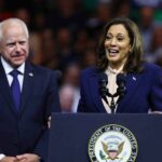 Kamala Harris apresenta o governador Tim Walz (democrata de Minnesota)