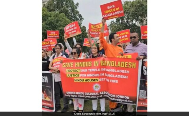 Manifestantes fora do Parlamento do Reino Unido condenam a violência contra hindus de Bangladesh