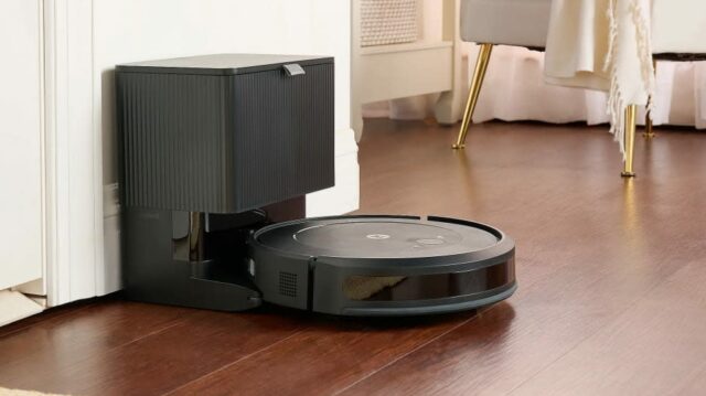 O Roomba Combo Essential da iRobot com base com esvaziamento automático está com desconto de US $ 170 agora