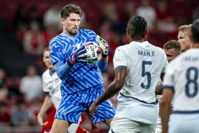 O goleiro que aprende com o golfe