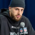 INDIANÁPOLIS, INDIANA - 01 DE MARÇO: Ricky Pearsall # WO23 do Florida Gators fala à mídia durante o 2024 NFL Draft Combine no Lucas Oil Stadium em 01 de março de 2024 em Indianápolis, Indiana.