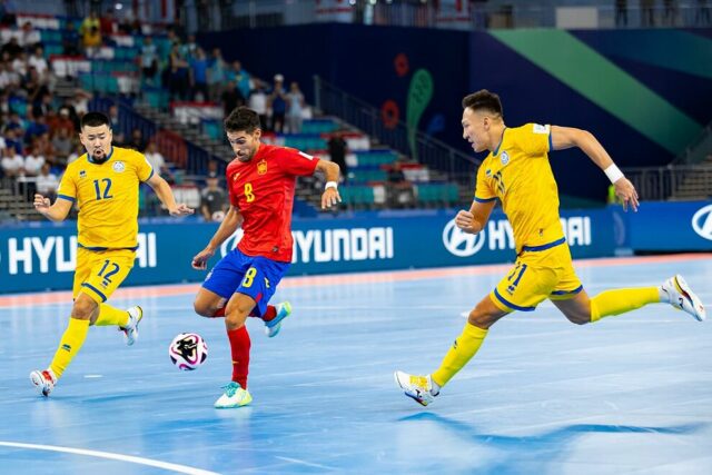 Um marco na história: ninguém ganhou uma Copa do Mundo empatando no primeiro jogo