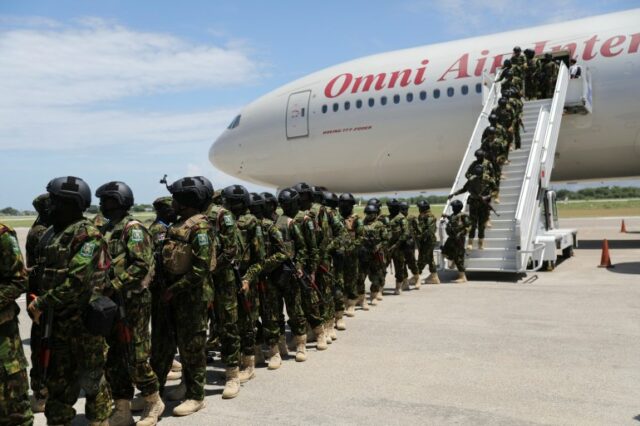 Mais polícia queniana destaca-se para combater a violência no Haiti