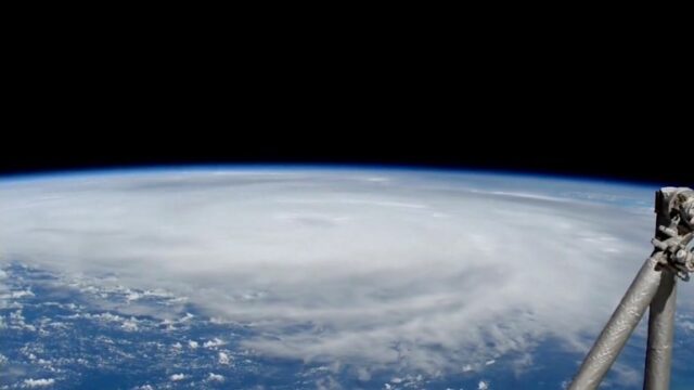 A imagem de satélite mostra o furacão Helene atravessando o Golfo da Flórida, EUA, em 26 de setembro de 2024, em sua captura de tela de um vídeo do Folheto. NASA/Folheto via REUTERS ESTA IMAGEM FOI FORNECIDA POR TERCEIROS