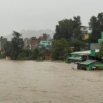 Uma visão geral do transbordamento do rio Bagmati após fortes chuvas, em Katmandu, Nepal, 27 de setembro de 2024. REUTERS/Navesh Chitrakar REFILE - CORRIGINDO O ANO A PARTIR