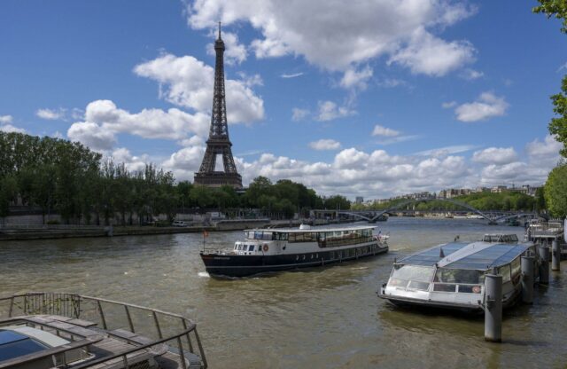 Torre Eiffel em Paris antes das Olimpíadas de 2024