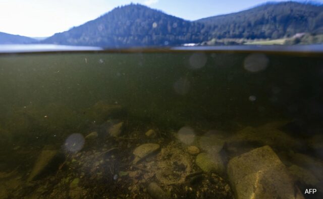 Lago francês ainda cheio de bombas 80 anos após a Segunda Guerra Mundial