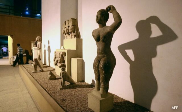 Artefatos do Museu do Sudão saqueados na guerra e colocados à venda online