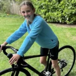 Menina de 10 anos vai pedalar de Londres a Paris em quatro dias para primo jovem com epilepsia