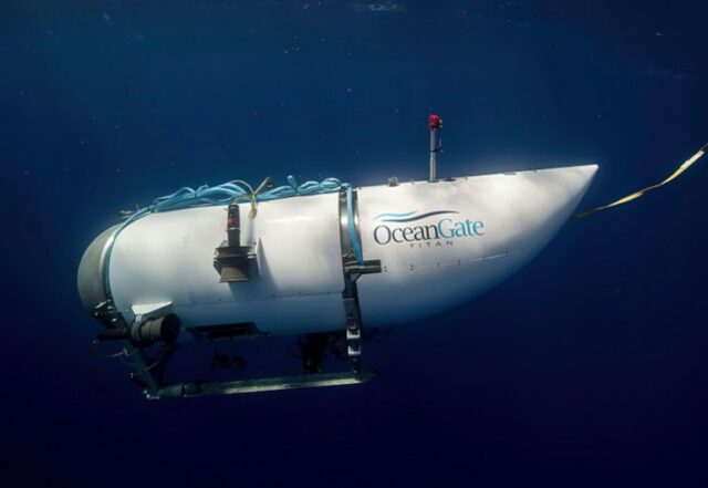 Esta foto fornecida pela OceanGate Expeditions mostra um navio submersível chamado Titan usado para visitar o local dos destroços do Titanic. Numa corrida contra o relógio em alto mar, uma armada internacional em expansão de navios e aviões procurou na terça-feira, 20 de junho de 2023, o submersível que desapareceu no Atlântico Norte enquanto levava cinco pessoas até aos destroços do Titanic. (Expedições OceanGate via AP)