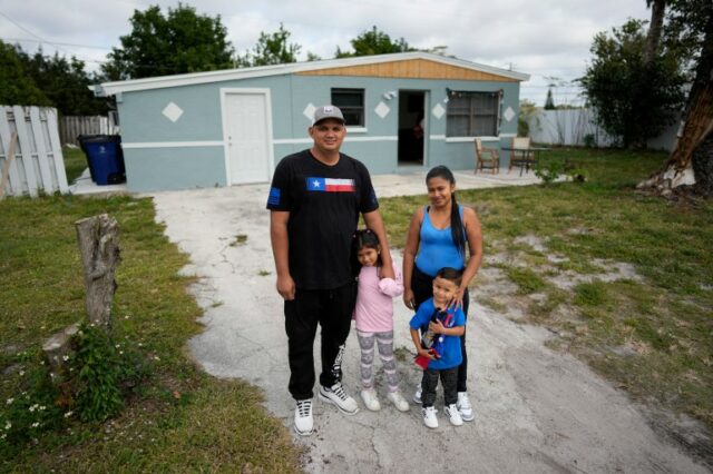 A família Llanos está entre as primeiras autorizadas a entrar nos Estados Unidos sob a 