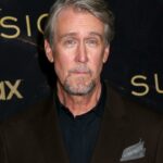 Alan Ruck comparece à estreia da 3ª temporada de 'Succession'