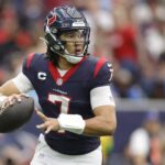 HOUSTON, TEXAS - 31 DE DEZEMBRO: CJ Stroud # 7 do Houston Texans em ação contra o Tennessee Titans no NRG Stadium em 31 de dezembro de 2023 em Houston, Texas.