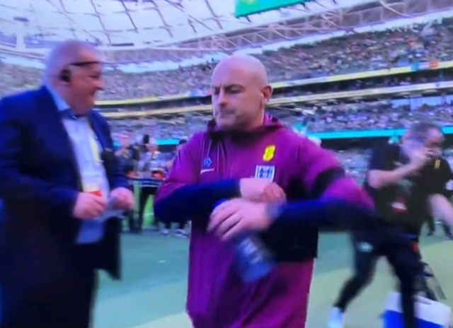 Lee Carsley sentou-se no banco errado no Aviva Stadium