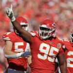 KANSAS CITY, MISSOURI - 15 DE SETEMBRO: Chris Jones # 95 do Kansas City Chiefs comemora um terceiro sack contra o Cincinnati Bengals durante o segundo quarto no GEHA Field no Arrowhead Stadium em 15 de setembro de 2024 em Kansas City, Missouri.