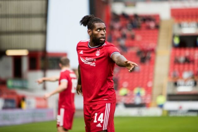 Jay Emmanuel-Thomas do Aberdeen durante a segunda rodada de qualificação da UEFA Conference League: partida de primeira mão entre Aberdeen e BK Hacken no Pittodrie Stadium em 22 de julho de 2021 