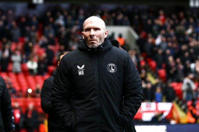 Michael Appleton fotografado trabalhando como gerente do Charlton em janeiro de 2024