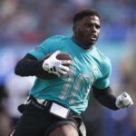 ORLANDO, FLÓRIDA - FEVEREIRO 04: Tyreek Hill # 10 do Miami Dolphins e AFC corre com a bola durante a primeira metade dos 2024 NFL Pro Bowl Games no Camping World Stadium em 04 de fevereiro de 2024 em Orlando, Flórida.