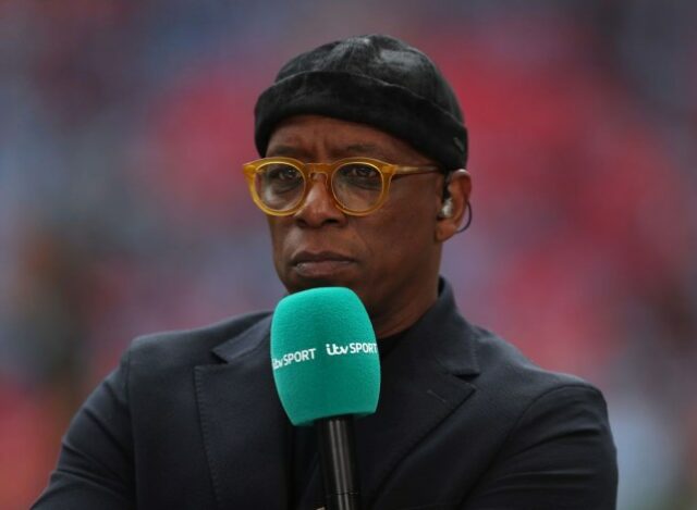 Ian Wright, ex-jogador do Arsenal e do Crystal Palace e comentarista de TV durante a partida da semifinal da Emirates FA Cup entre Coventry City e Manchester United