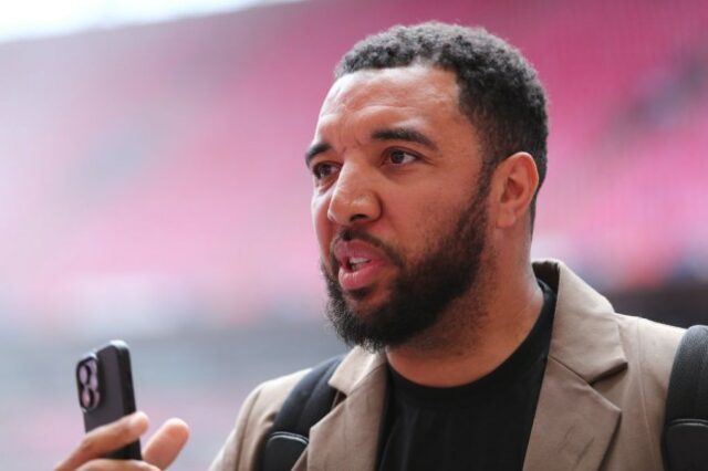 Troy Deaney antes da partida final do play-off do Sky Bet Championship entre Leeds United e Southampton no Estádio de Wembley