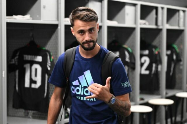 Fabio Vieira, do Arsenal FC, chega antes do amistoso de pré-temporada entre Arsenal FC e Liverpool FC no Lincoln Financial Field 