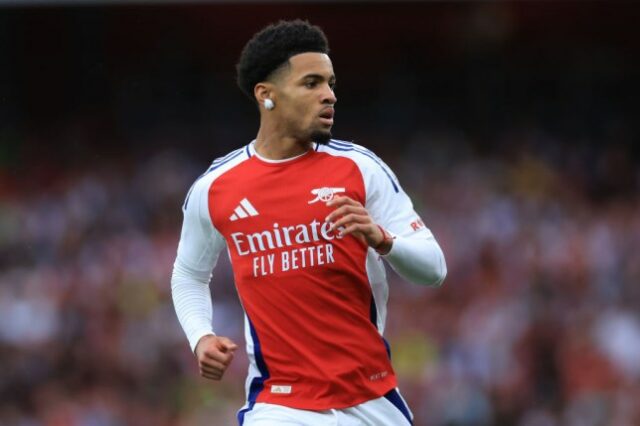 Ethan Nwaneri do Arsenal durante o amistoso de pré-temporada entre Arsenal e Bayer 04 Leverkusen no Emirates Stadium