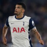 Dominic Solanke fotografado jogando pelo Tottenham contra o Leicester City em 2024