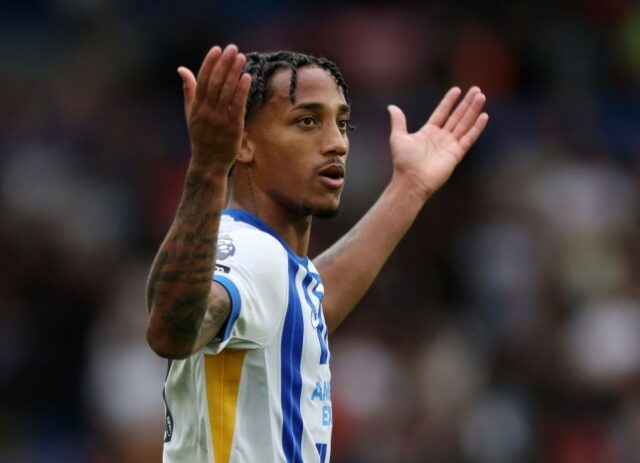     João Pedro do Brighton & Hove Albion FC comemora seu gol durante a partida da Premier League entre Brighton & Hove Albion FC e Manchester United FC