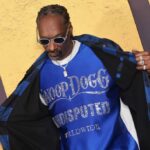 LOS ANGELES, CALIFÓRNIA - 27 DE AGOSTO: Snoop Dogg comparece à estreia mundial do Lionsgate's