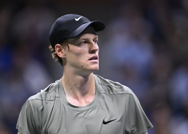 Jannik Sinner fotografado em ação no US Open 2024