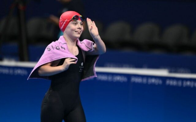 Iona Winnifrith, da Grã-Bretanha, antes da final feminina do SB7 100m peito