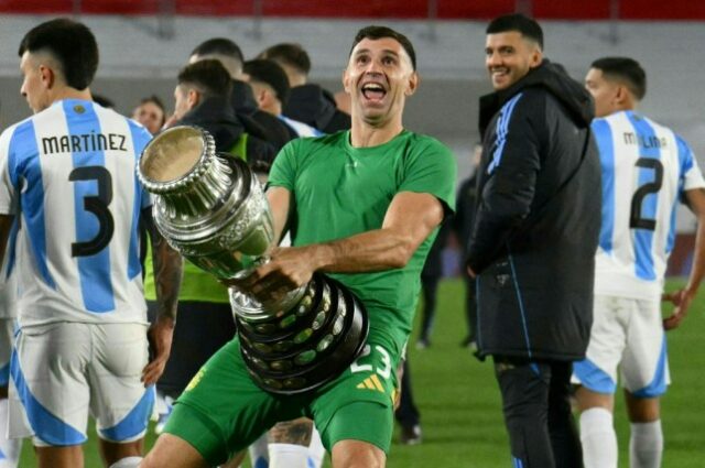 Goleiro argentino Emiliano Martínez