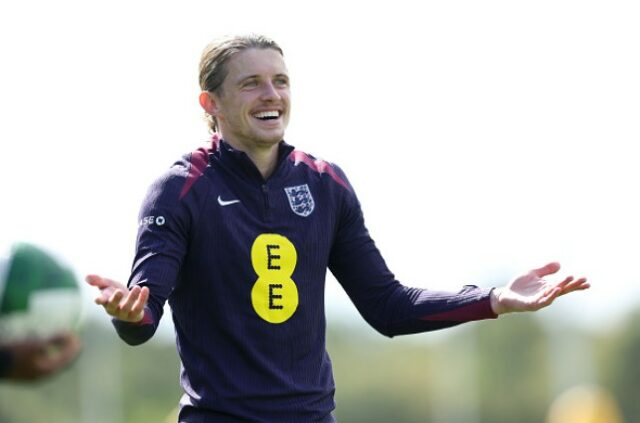 Conor Gallagher, da Inglaterra, reage durante um treino no St Georges Park 