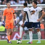 Estrelas da Inglaterra Jordan Pickford e Harry Maguire