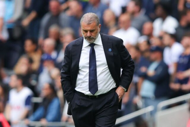 Ange Postecoglou, técnico do Tottenham Hotspur, durante a partida da Premier League entre Tottenham Hotspur FC e Arsenal FC