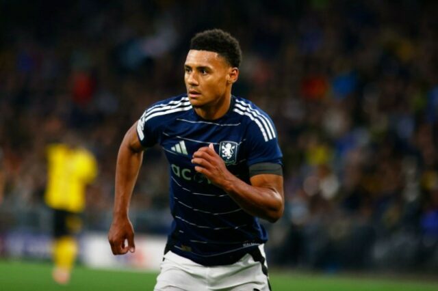 Ollie Watkins do Aston Villa comemorando seu gol durante a partida da Fase MD1 da Liga dos Campeões da UEFA 2024/25 entre BSC Young Boys e Aston Villa 