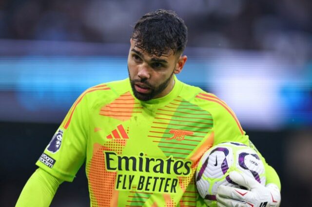 David Raya do Arsenal durante a partida da Premier League entre Manchester City FC e Arsenal FC no Etihad Stadium