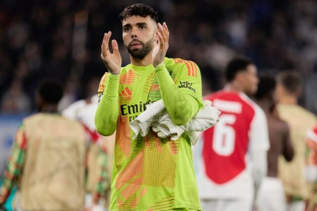 David Raya, do Arsenal, gesticula durante a partida da Fase MD1 da Liga dos Campeões da UEFA 2024/25 entre Atalanta BC e Arsenal FC 