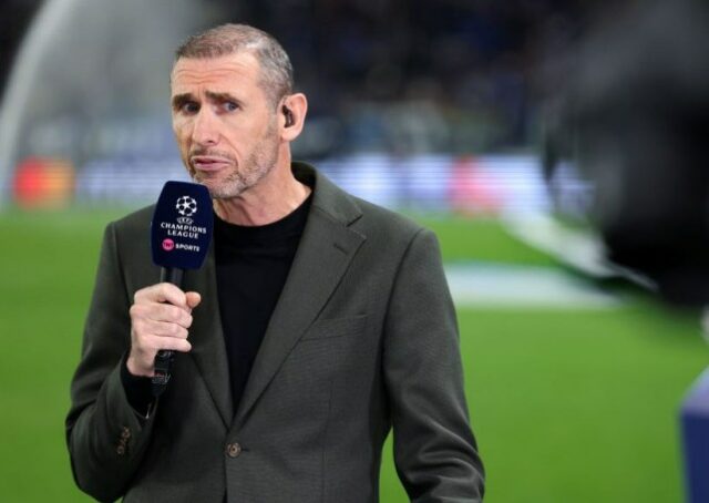 Martin Keown comenta para a TNT Sports antes da partida da Fase MD1 da Liga dos Campeões da UEFA 2024/25 entre Atalanta BC e Arsenal FC 