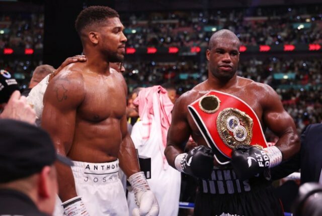 Daniel Dubois e Anthony Joshua reagem após a luta pelo título mundial dos pesos pesados ​​​​da IBF entre Daniel Dubois e Anthony Joshua