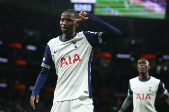     Pape Matar Sarr, do Tottenham Hotspur, comemora depois de marcar um gol para fazer o 2 a 0 durante a partida da Fase MD1 da UEFA Europa League 2024/25 entre Tottenham Hotspur e Qarabag FK