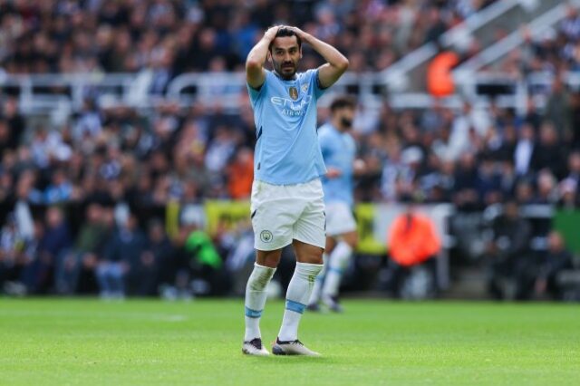 Ilkay Gundogan fotografado parecendo abatido após o gol do Newcastle contra o Manchester City