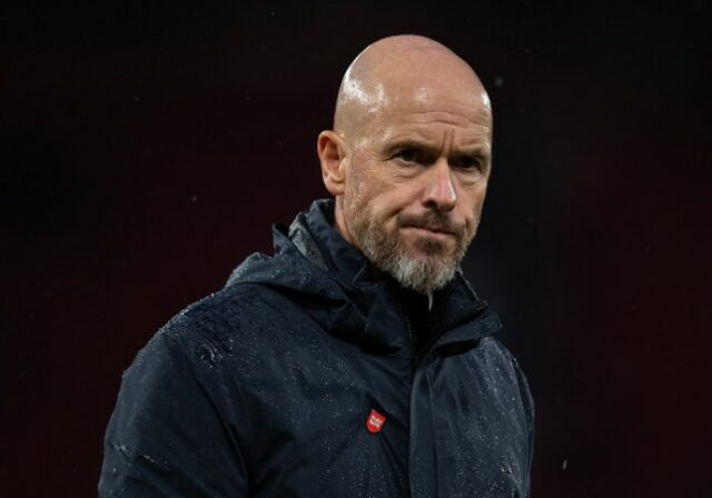 O técnico do Manchester United, Erik ten Hag, sob pressão