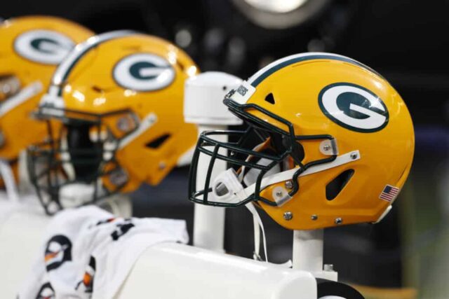 Uma visão detalhada de um capacete do Green Bay Packers durante um jogo de pré-temporada contra o Baltimore Ravens no M&T Bank Stadium em 15 de agosto de 2019 em Baltimore, Maryland.