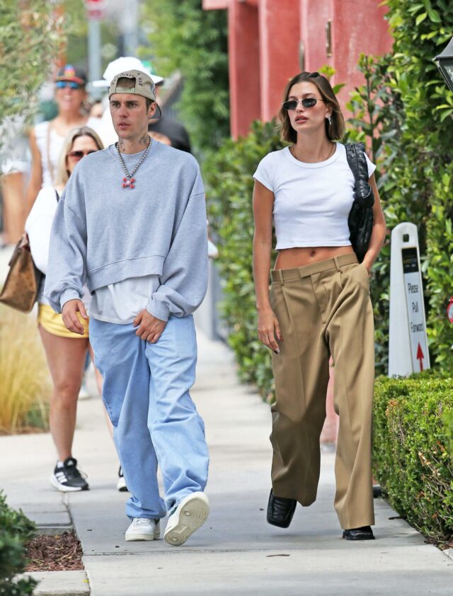 Justin e Hailey Bieber são vistos por aí no Weho