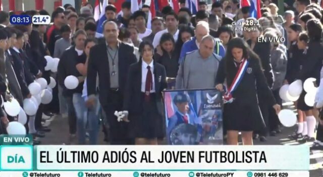 Milhares de pessoas prestaram homenagem no Paraguai depois que Ismael Dominguez, de 15 anos, foi morto durante uma partida de futebol