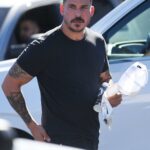 Jax Taylor corta o cabelo depois de receber alta do centro de saúde mental e depois que a ex-esposa Brittany Cartwright disse que não quer mais nada com ele