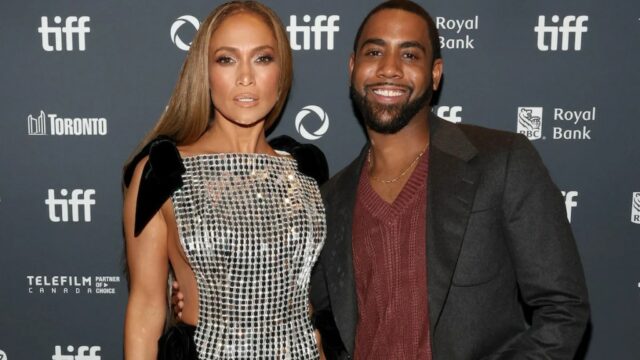 Jennifer Lopez e Jharrel Jerome assistem à estreia de 