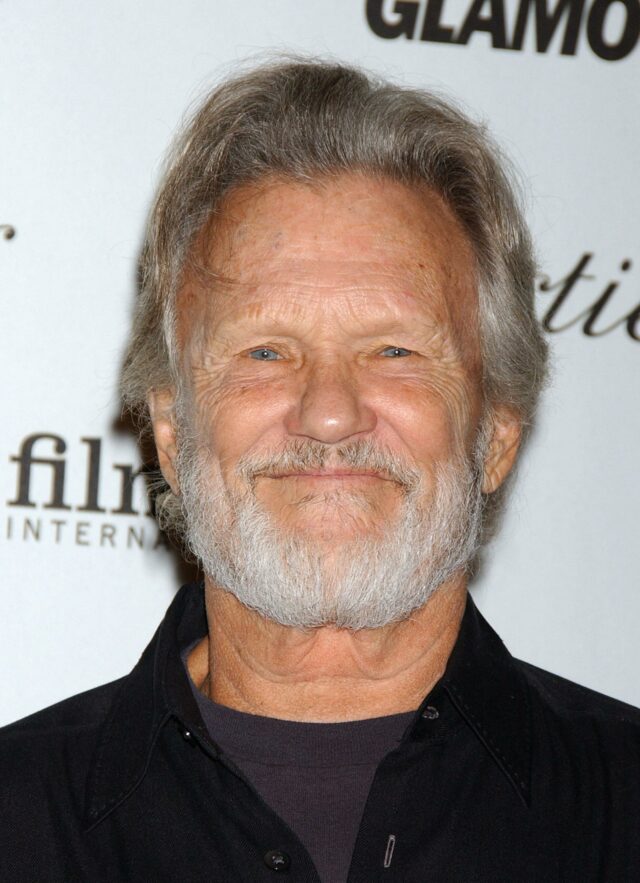 Kris Kristofferson sorrindo