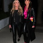 Kyle Richards e sua irmã Kim Richards vistos na inauguração da 'Suttol Boutique' em West Hollywood, CA